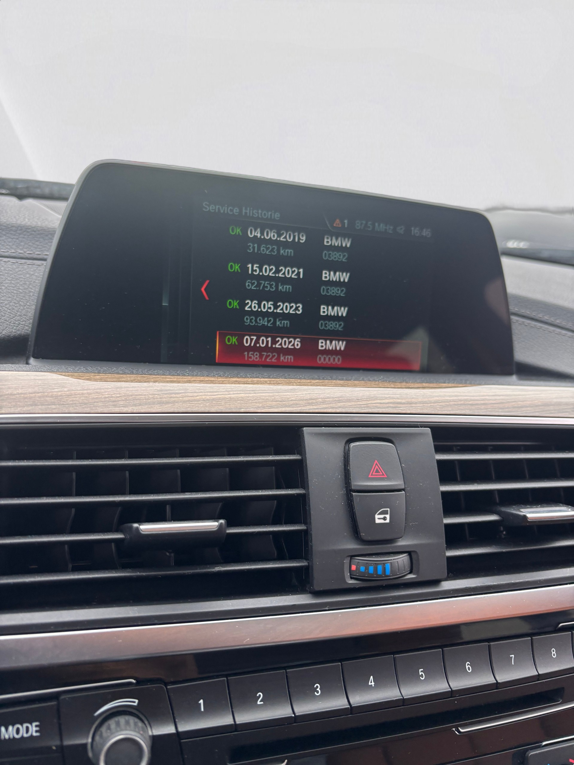 BMW 320d Efficient DynamicsEd.Touring Ed.Luxury Steptronic-image-12