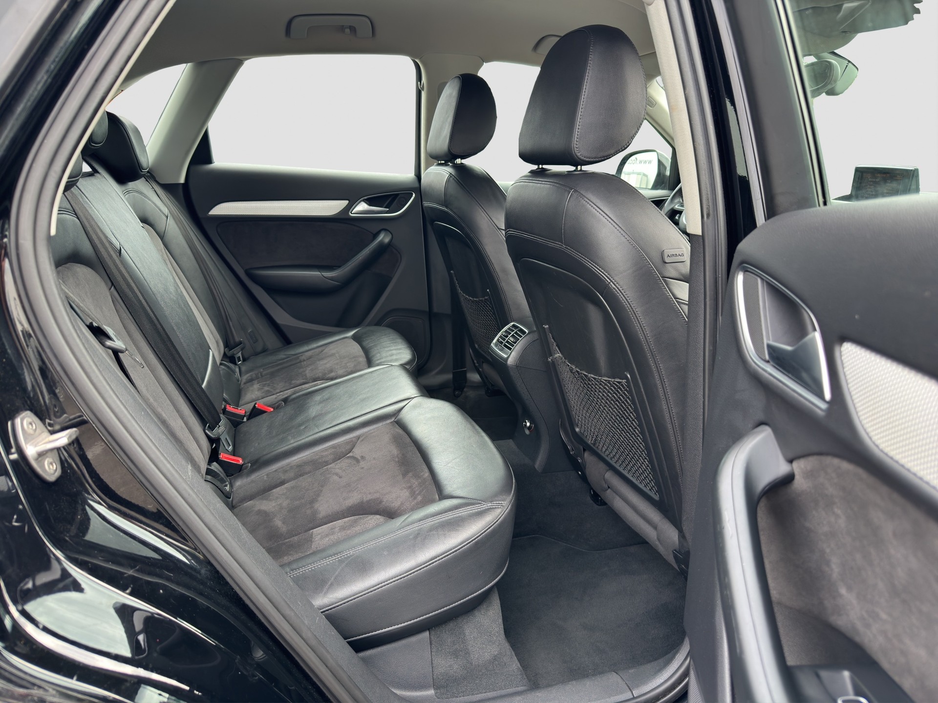 AUDI Q3 2.0 TFSI quattro-image-13