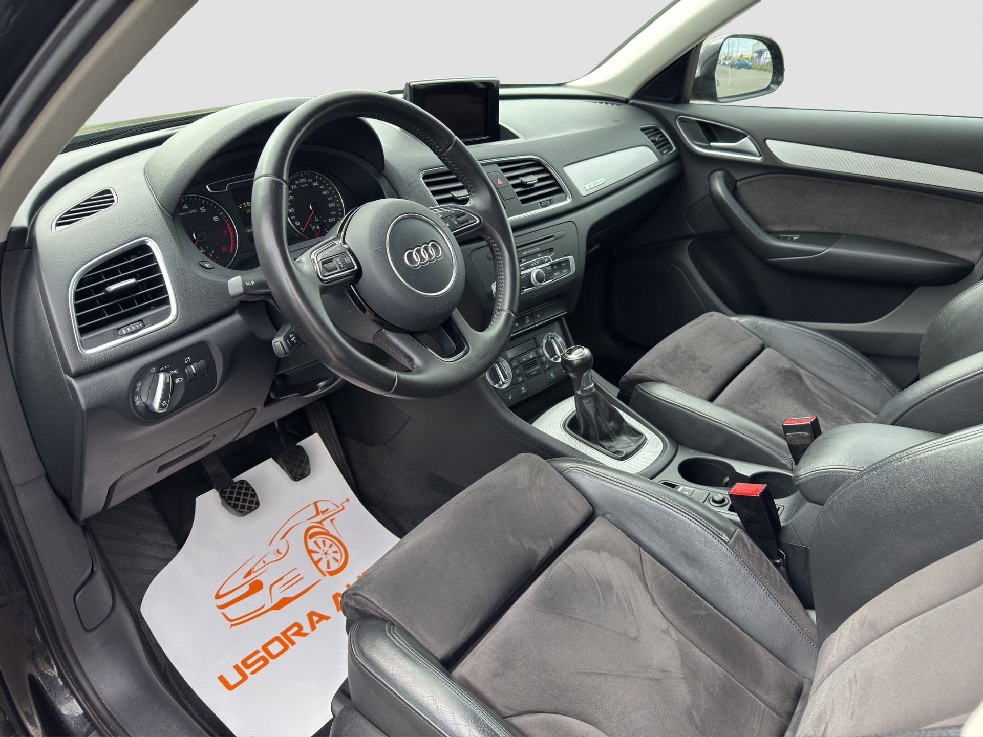 AUDI Q3 2.0 TFSI quattro-image-11