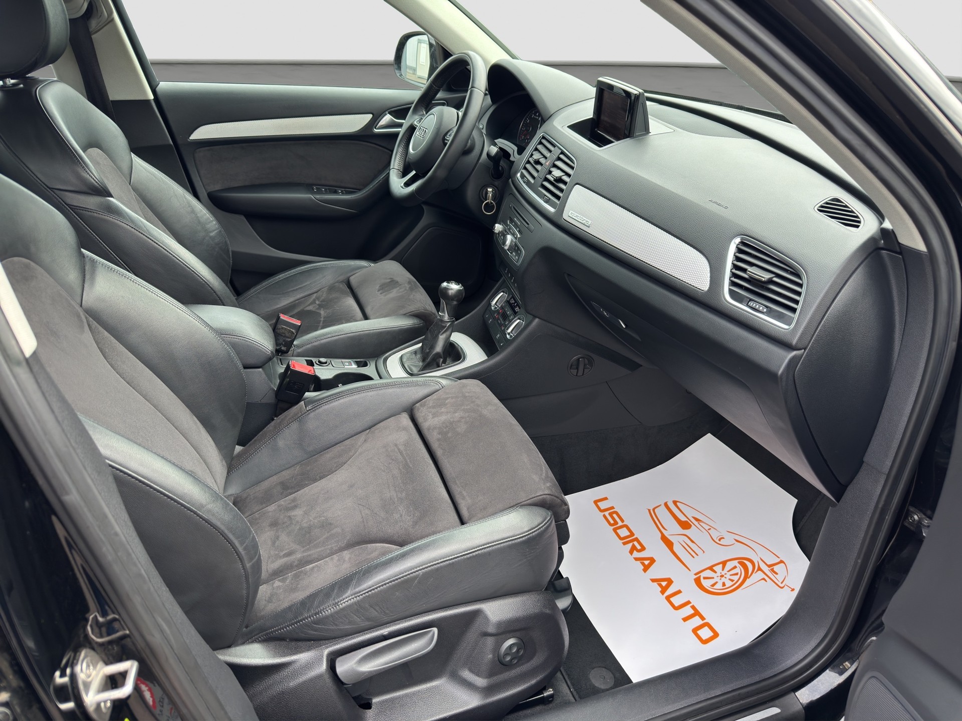 AUDI Q3 2.0 TFSI quattro-image-12