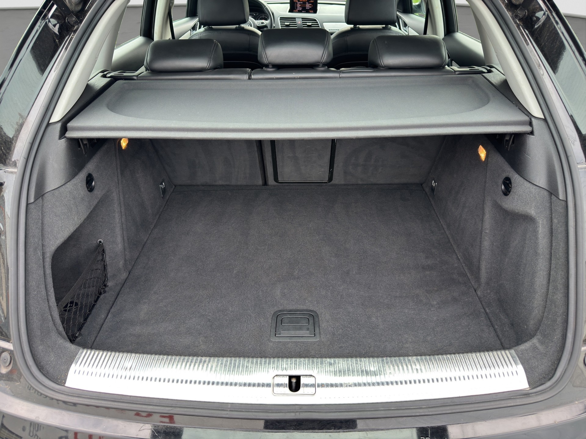 AUDI Q3 2.0 TFSI quattro-image-8