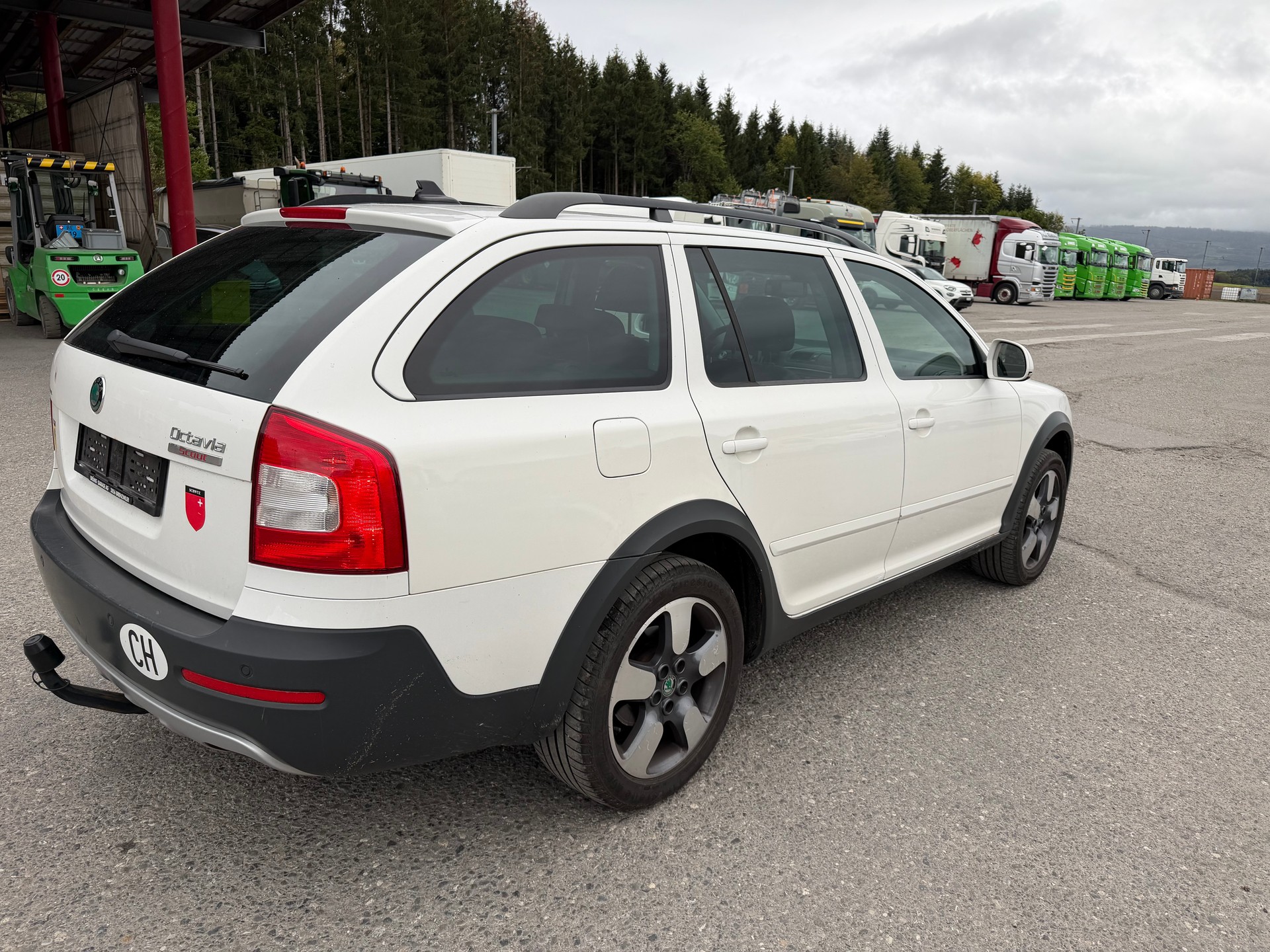 SKODA Octavia Combi 2.0 TDI Scout 4x4-image-3