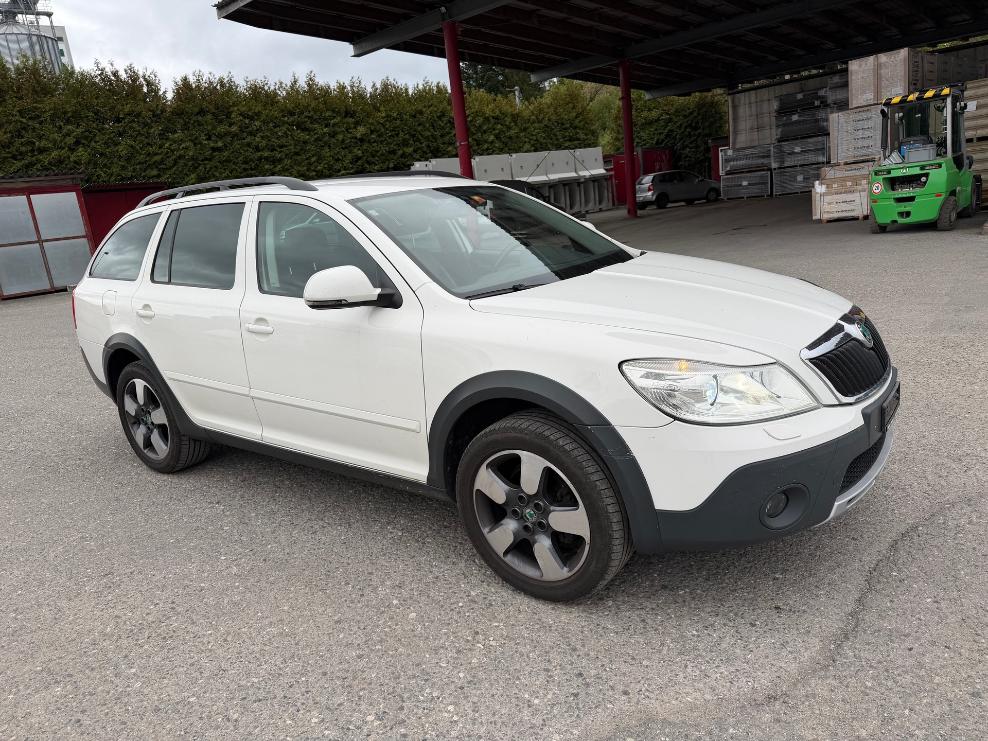 SKODA Octavia Combi 2.0 TDI Scout 4x4-image-1
