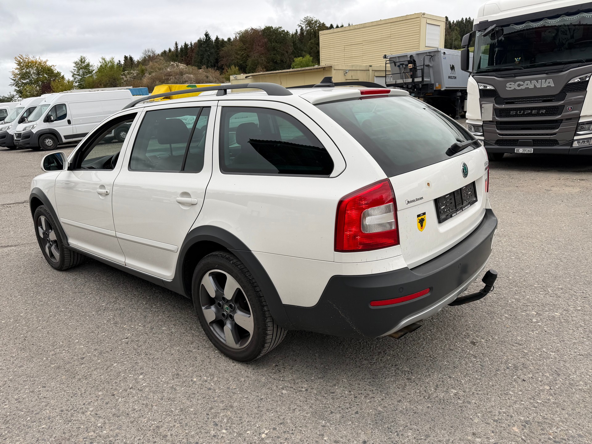 SKODA Octavia Combi 2.0 TDI Scout 4x4-image-4