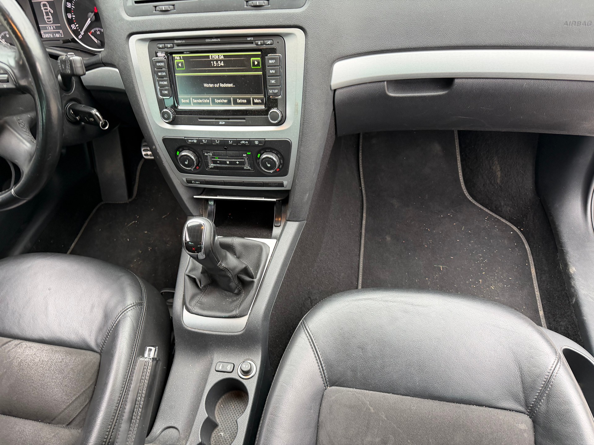 SKODA Octavia Combi 2.0 TDI Scout 4x4-image-5
