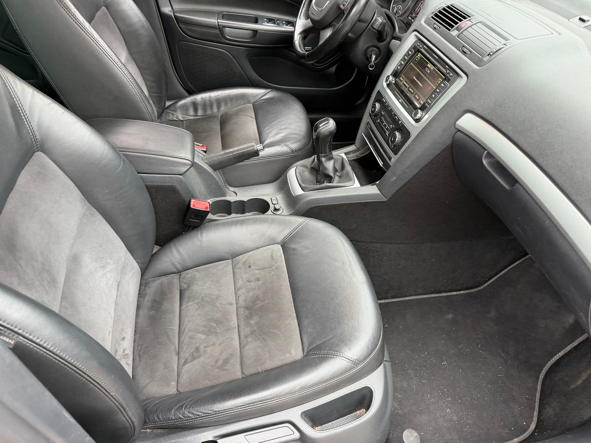 SKODA Octavia Combi 2.0 TDI Scout 4x4-image-9