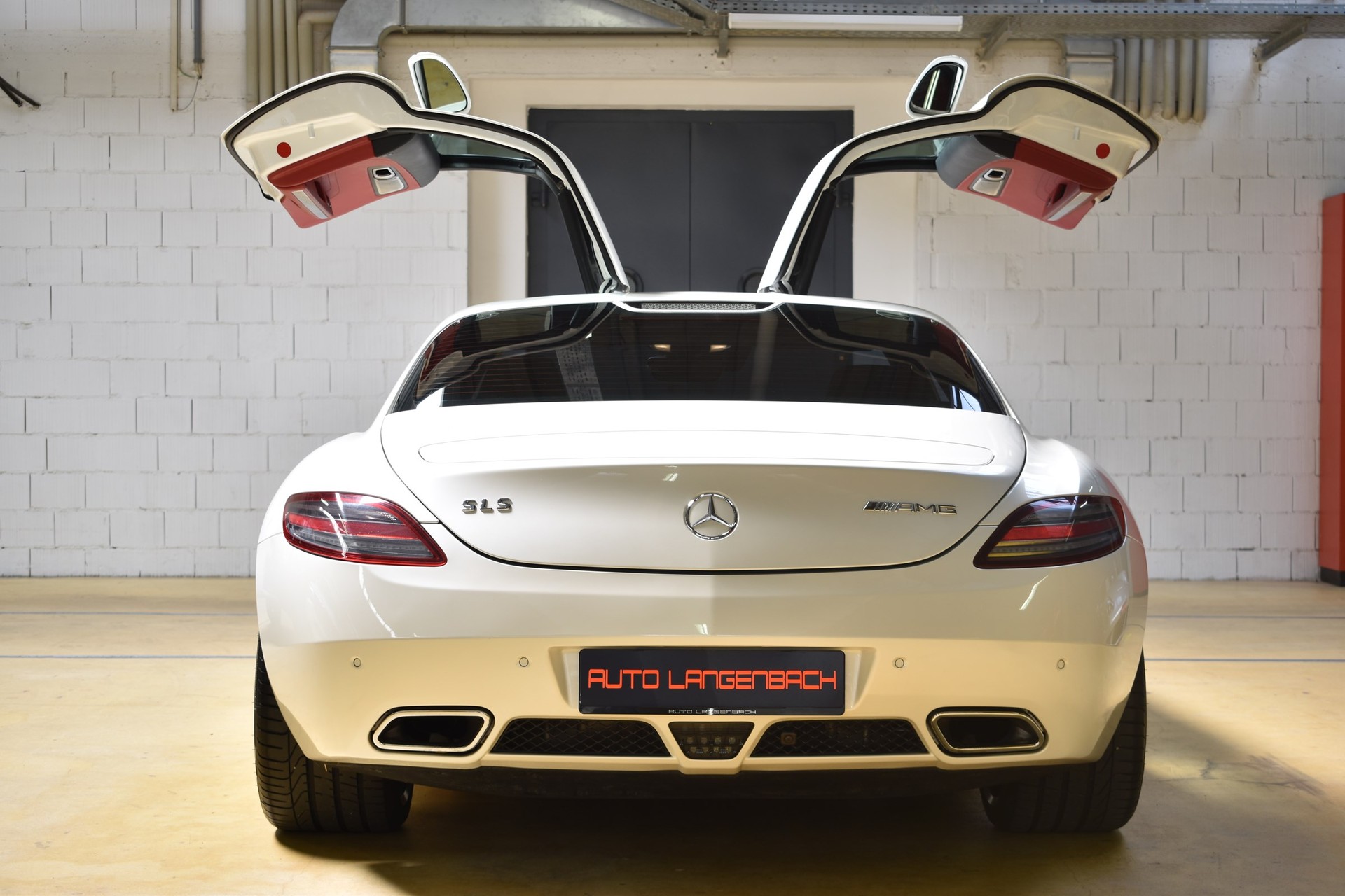 MERCEDES-BENZ SLS 63 AMG Speedshift-image-10