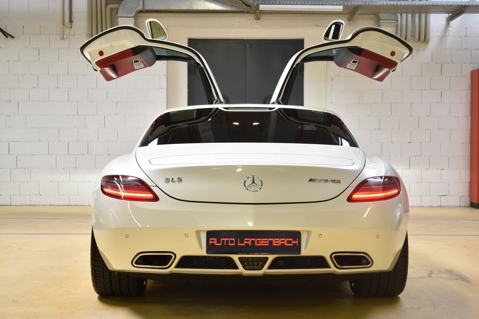 MERCEDES-BENZ SLS 63 AMG Speedshift-image-11