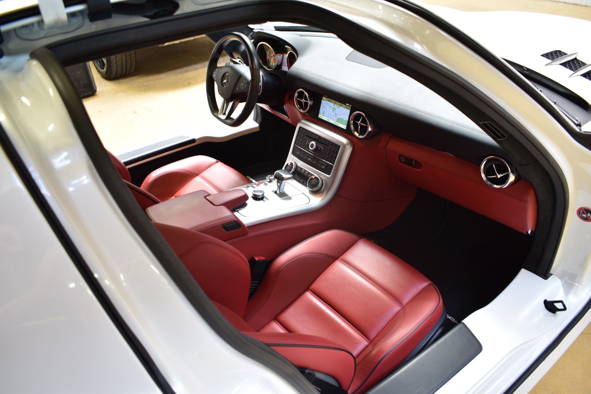 MERCEDES-BENZ SLS 63 AMG Speedshift-image-18