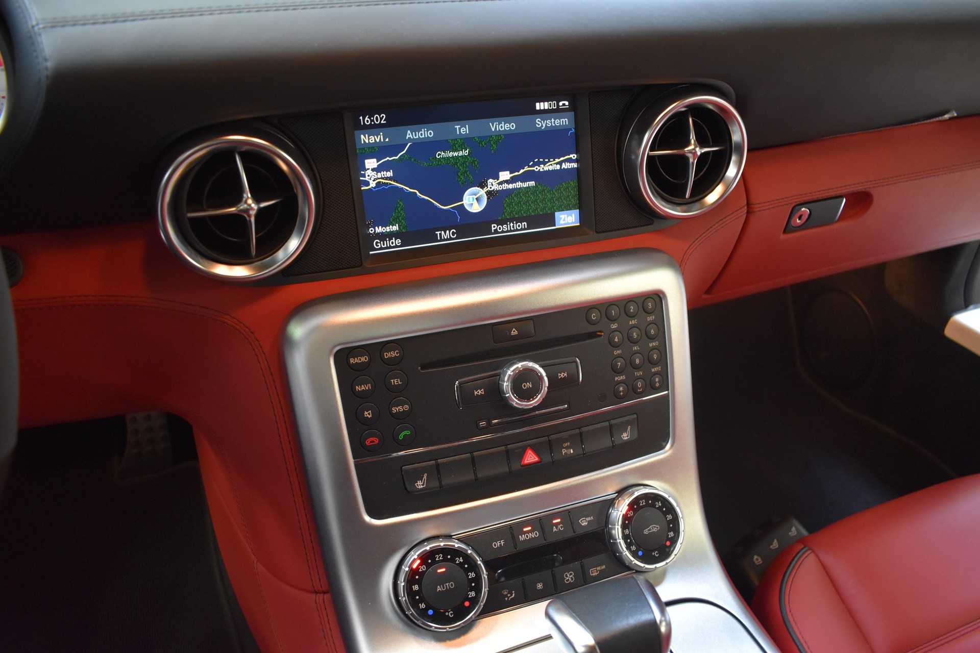 MERCEDES-BENZ SLS 63 AMG Speedshift-image-21