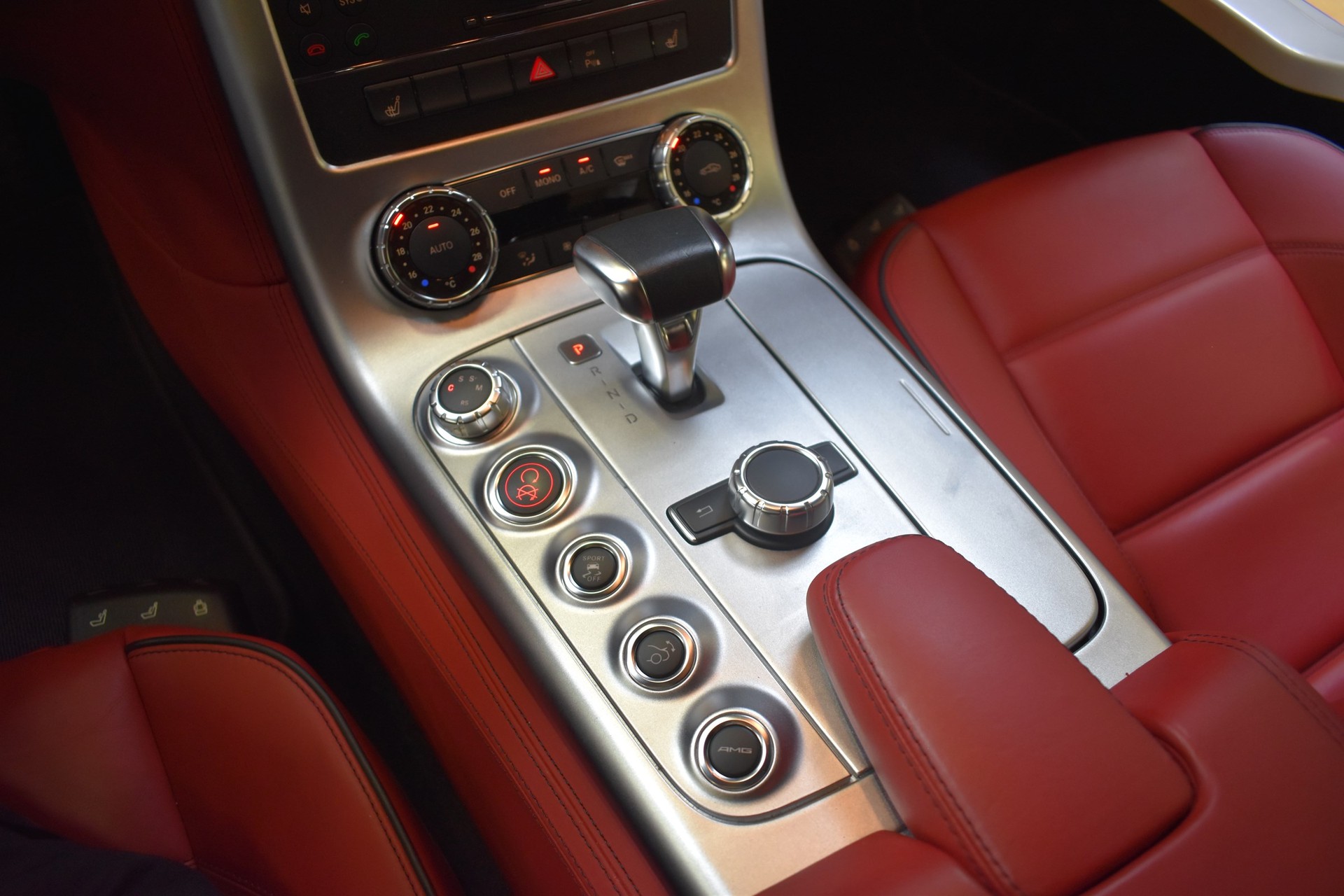 MERCEDES-BENZ SLS 63 AMG Speedshift-image-22