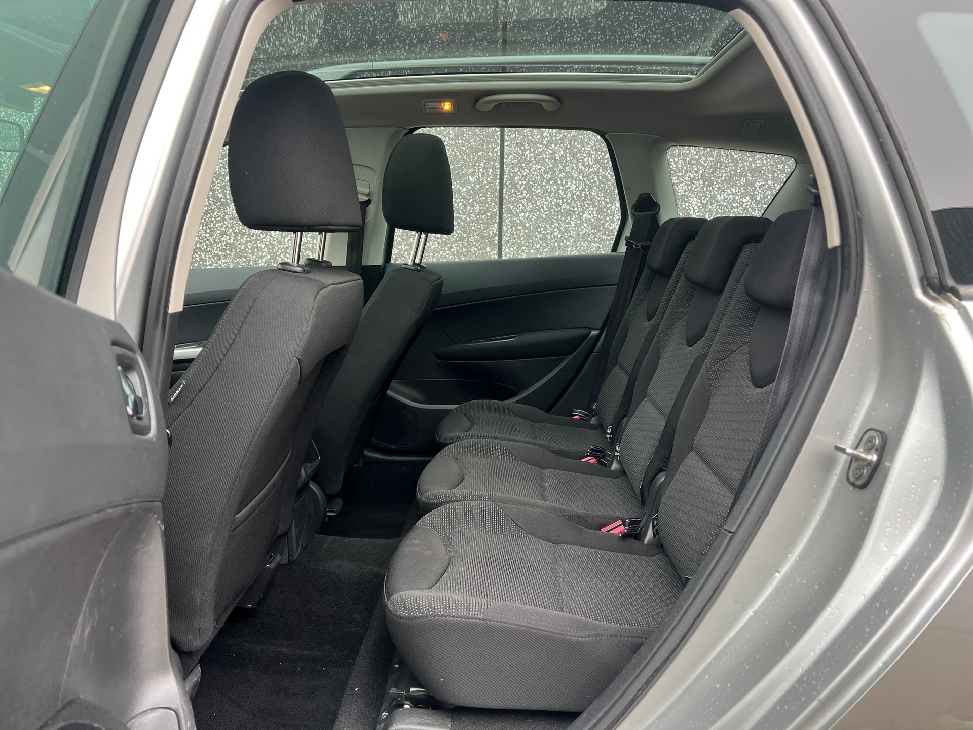 PEUGEOT 308 SW 1.6 HDI Sport-image-9