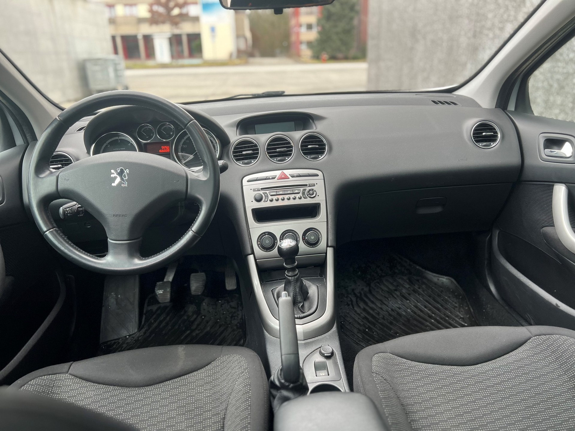 PEUGEOT 308 SW 1.6 HDI Sport-image-5