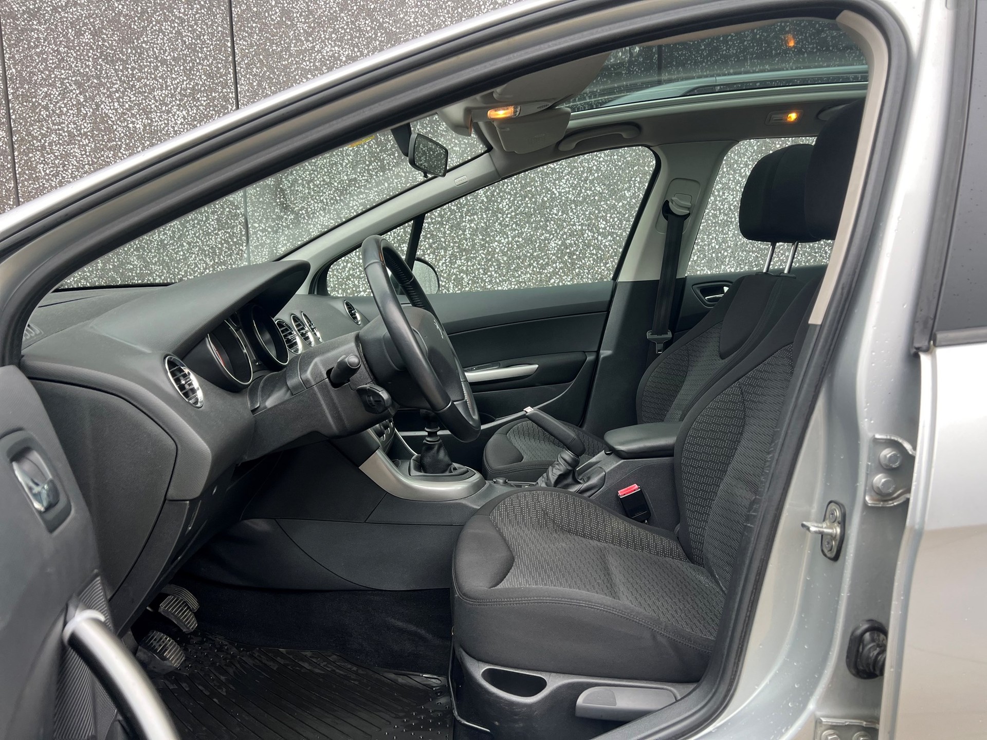 PEUGEOT 308 SW 1.6 HDI Sport-image-6