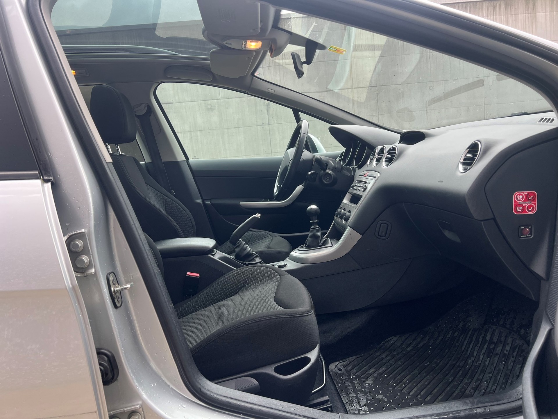 PEUGEOT 308 SW 1.6 HDI Sport-image-7