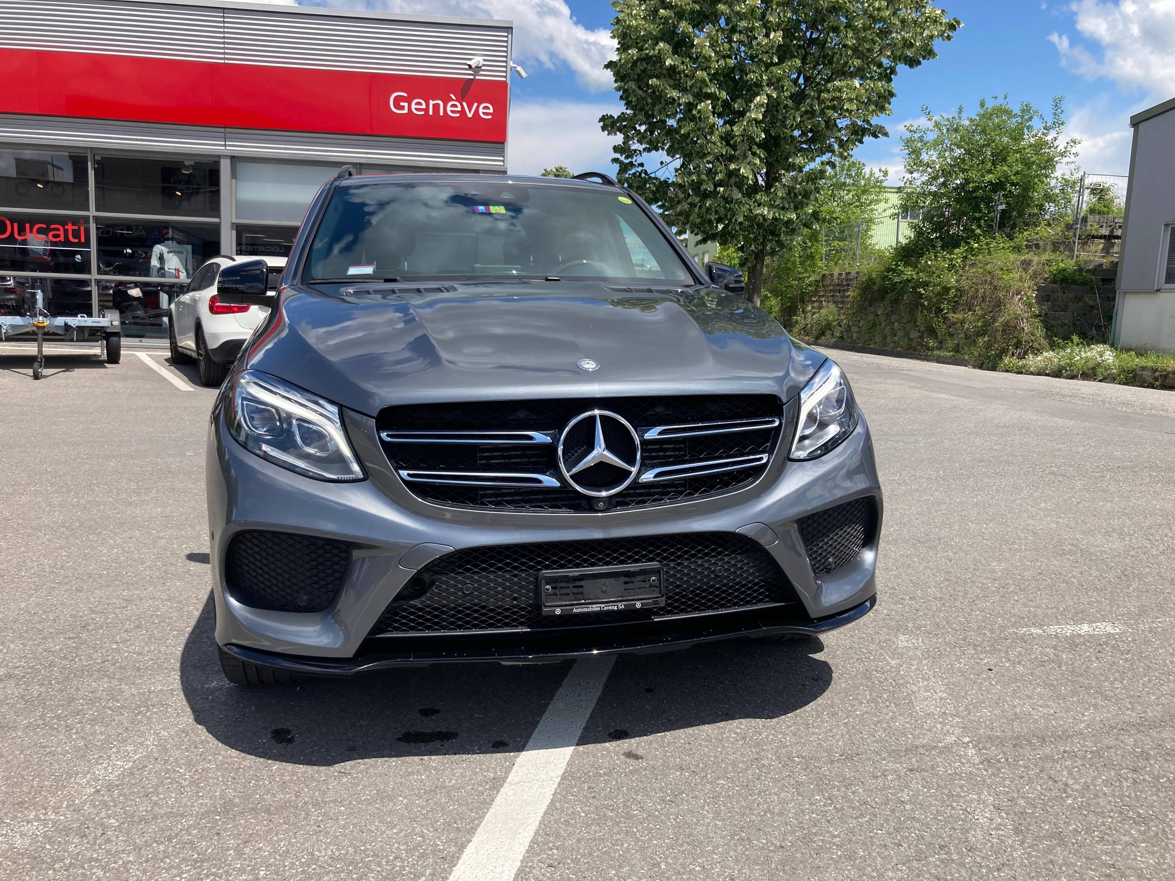 Car photo