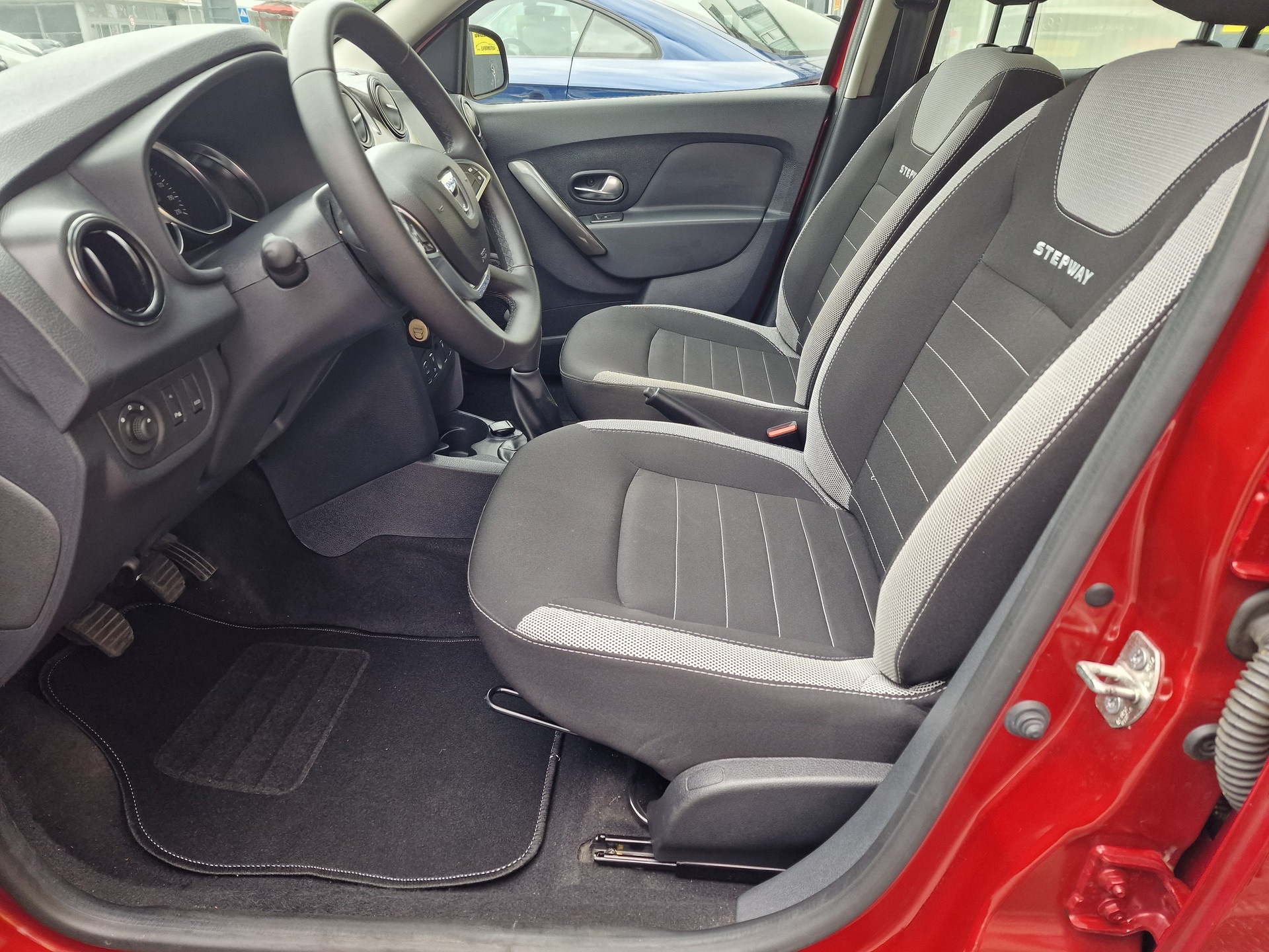DACIA Sandero TURBO 90 Stepway Unlimited 2-image-15