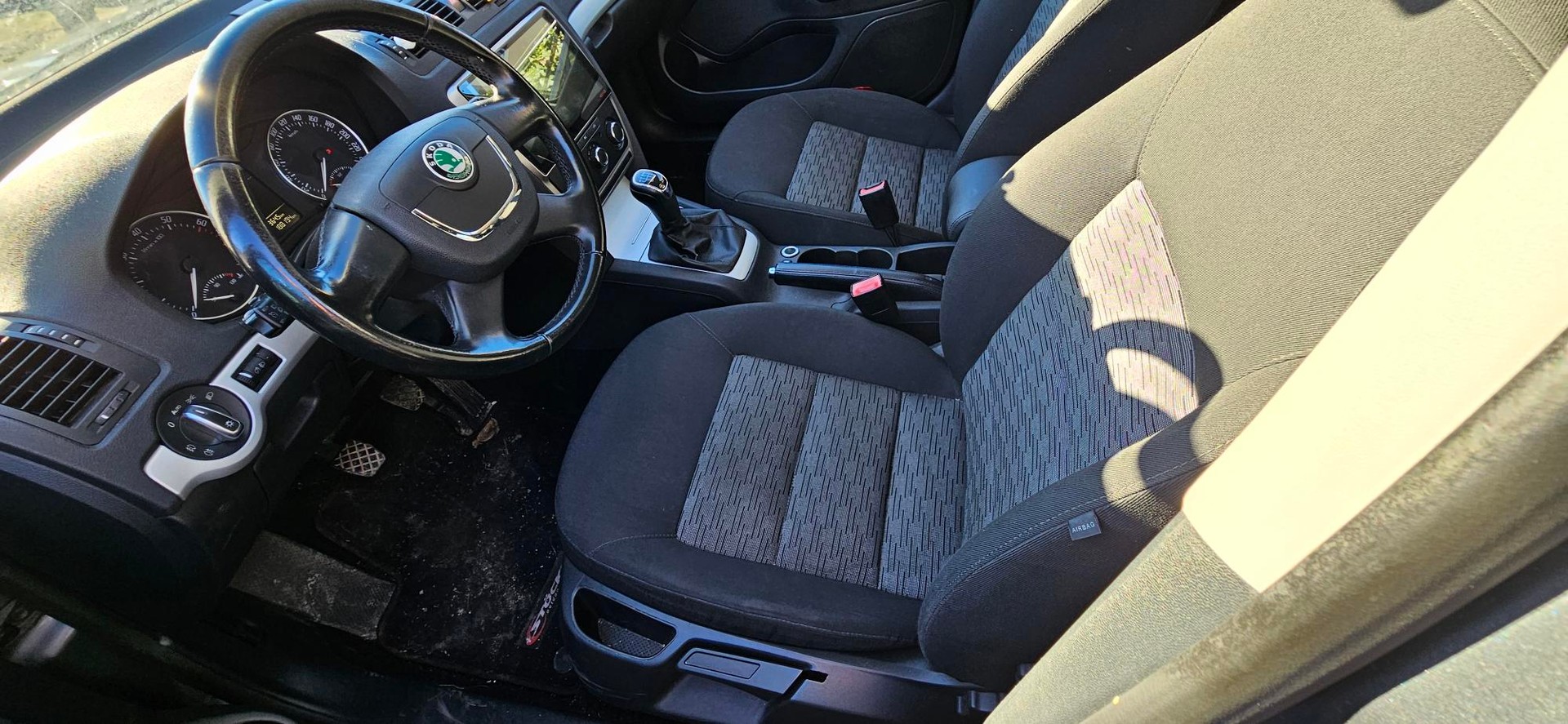 SKODA Octavia Combi 1.8 TSI Arosa 4x4-image-2