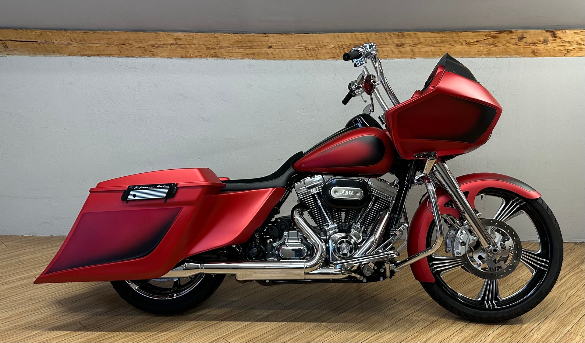 HARLEY-DAVIDSON FLTRUSE Road Glide Ultra ABS CVO-showroom-element-1