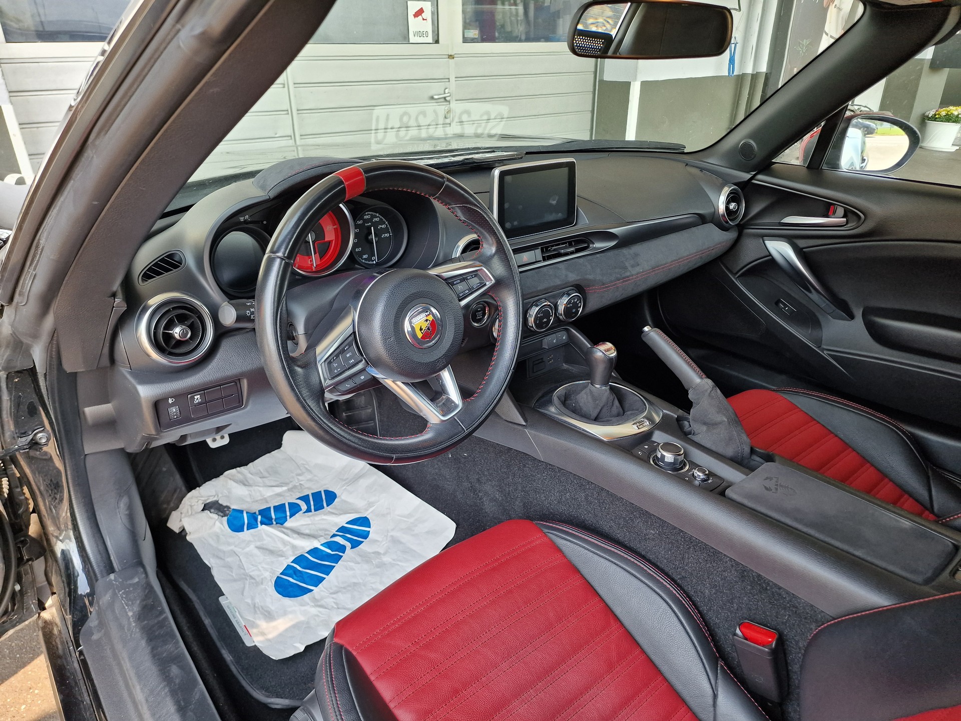 FIAT 124 Spider 1.4 TB Abarth-image-8