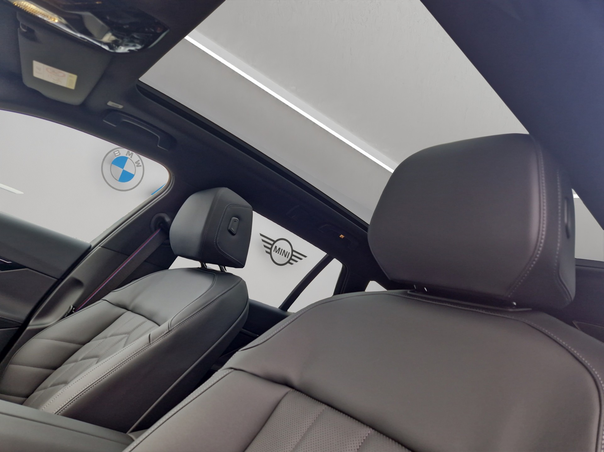 BMW 550e xDrive Touring M Sport Pro Steptronic-image-16