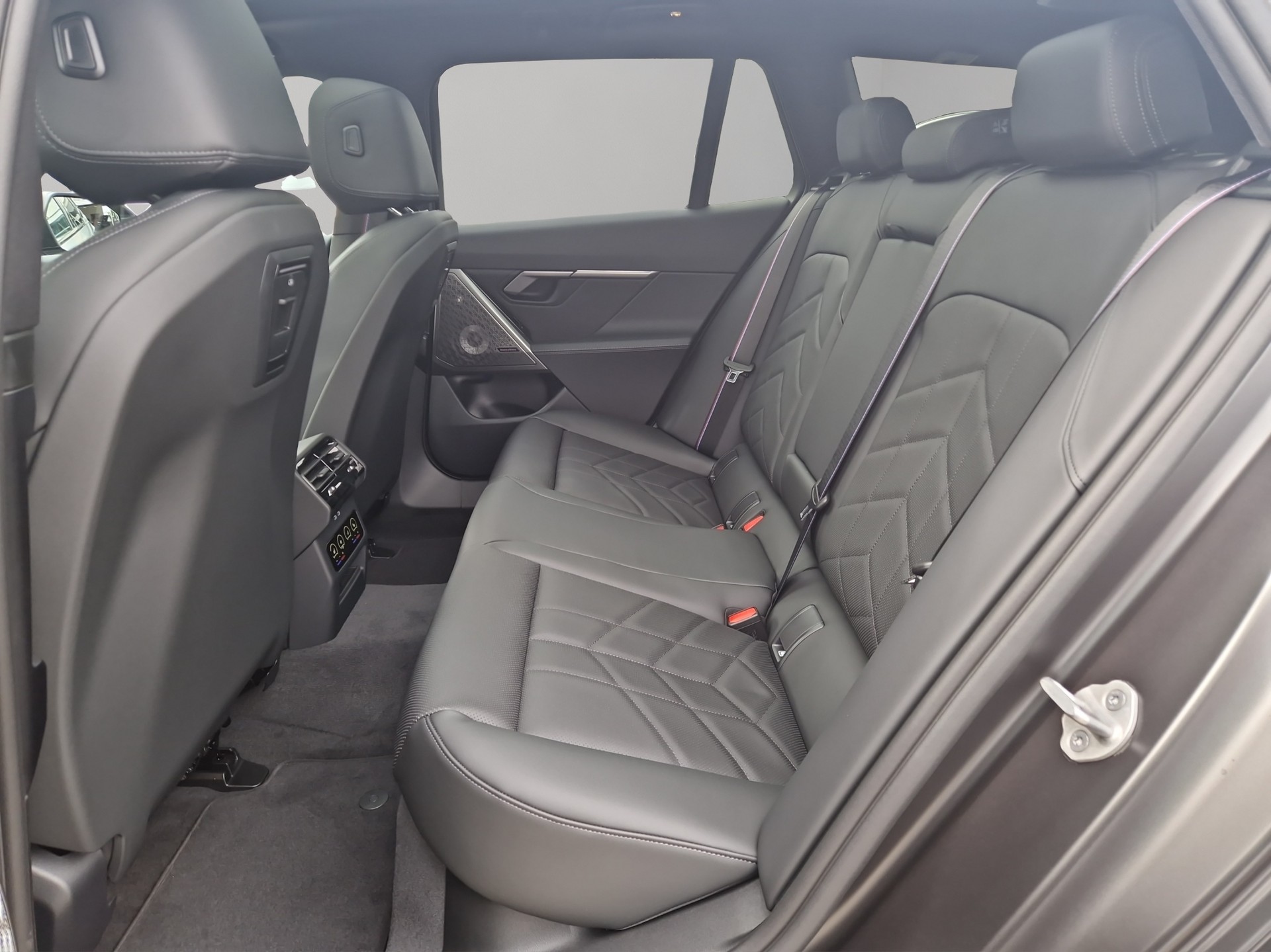 BMW 550e xDrive Touring M Sport Pro Steptronic-image-14