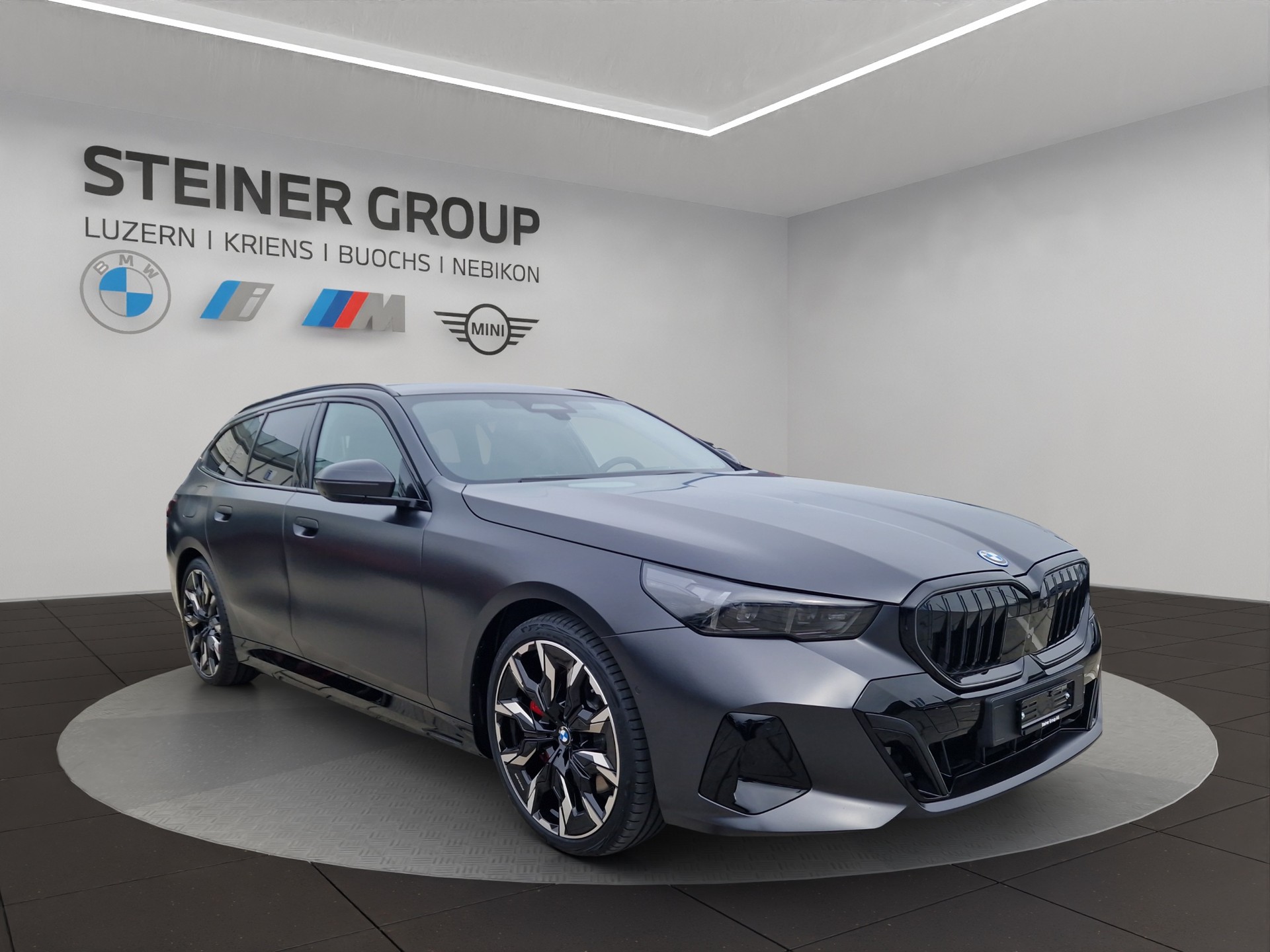 BMW 550e xDrive Touring M Sport Pro Steptronic-image-1