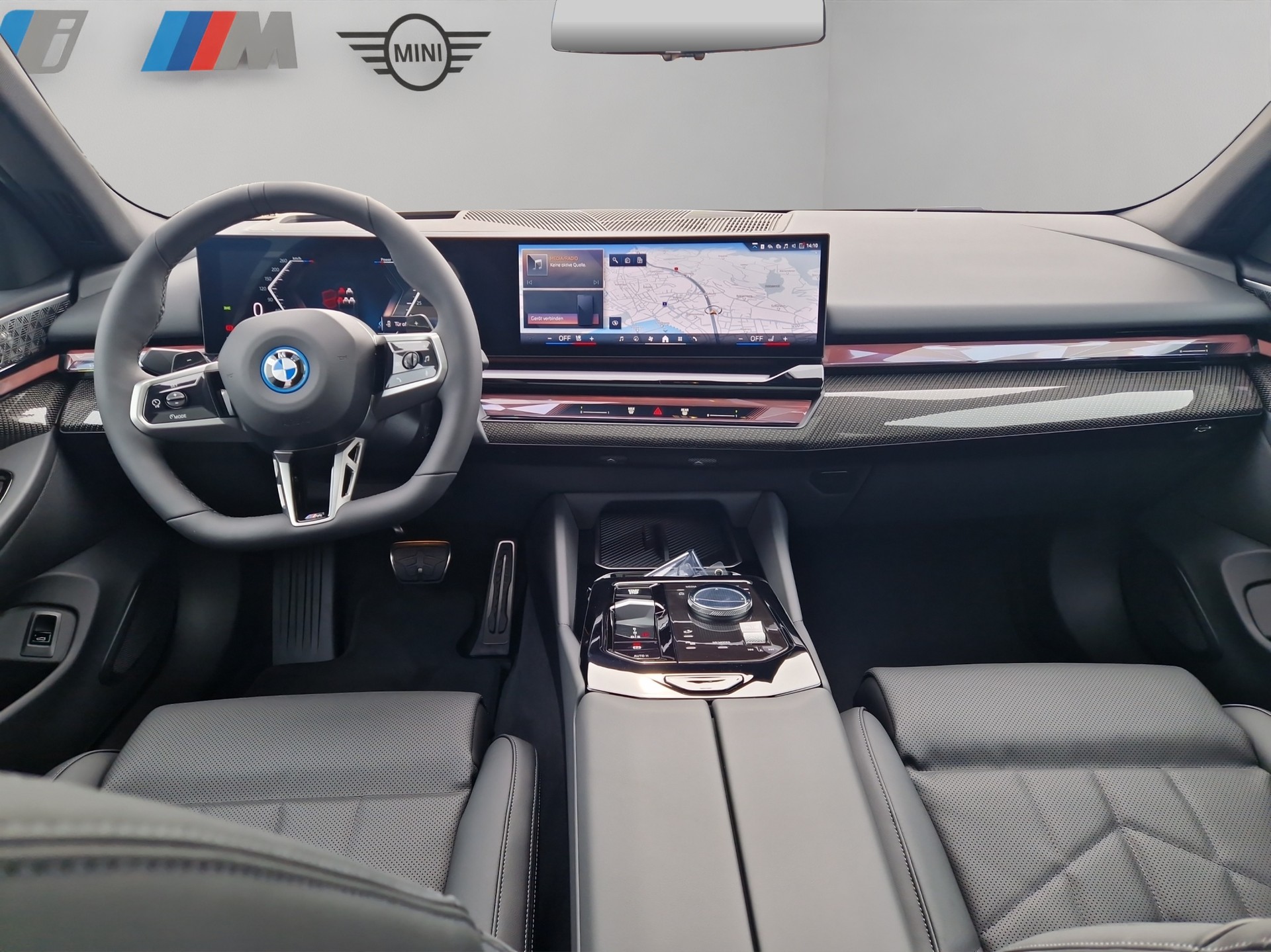 BMW 550e xDrive Touring M Sport Pro Steptronic-image-9