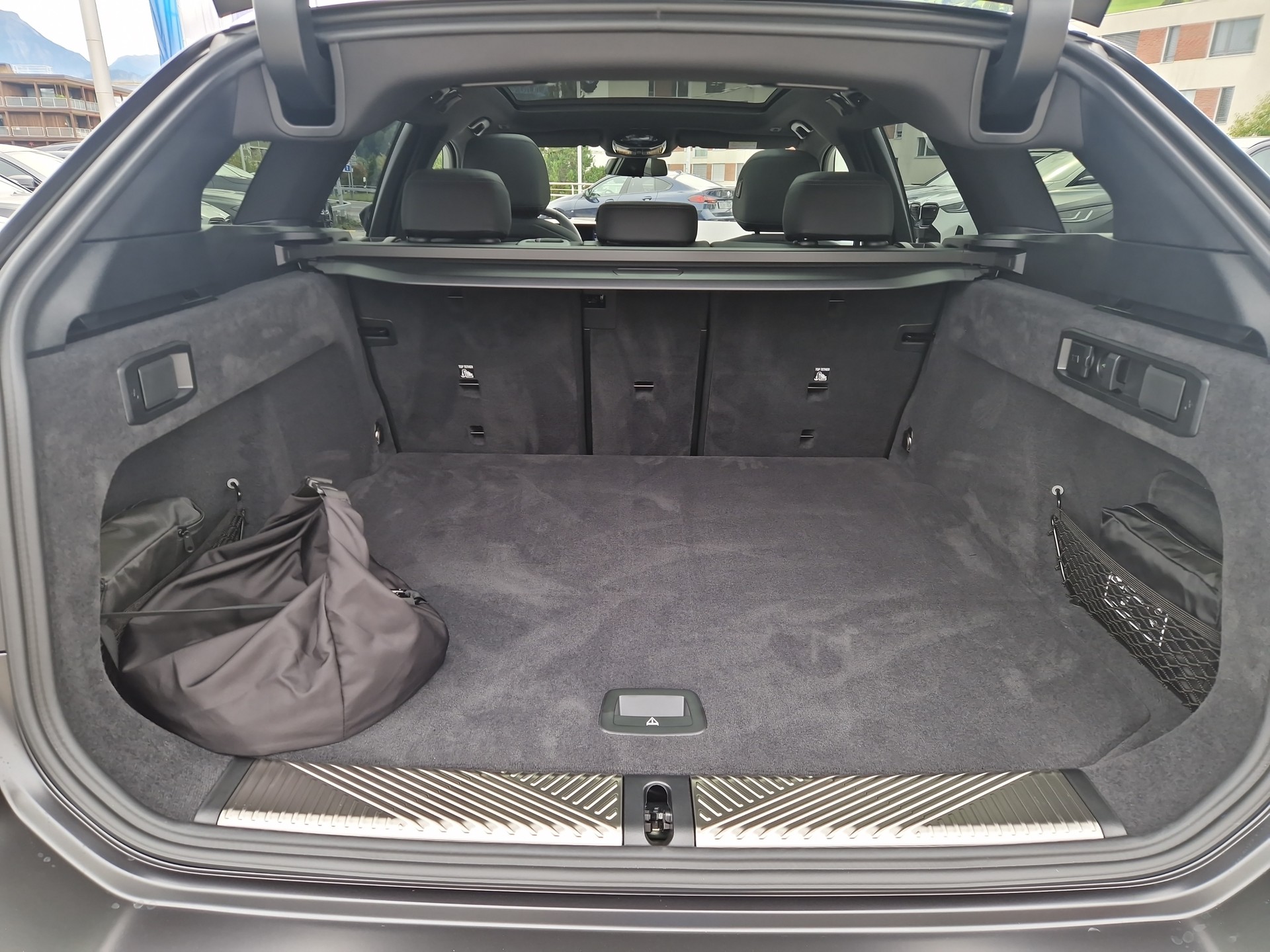 BMW 550e xDrive Touring M Sport Pro Steptronic-image-17