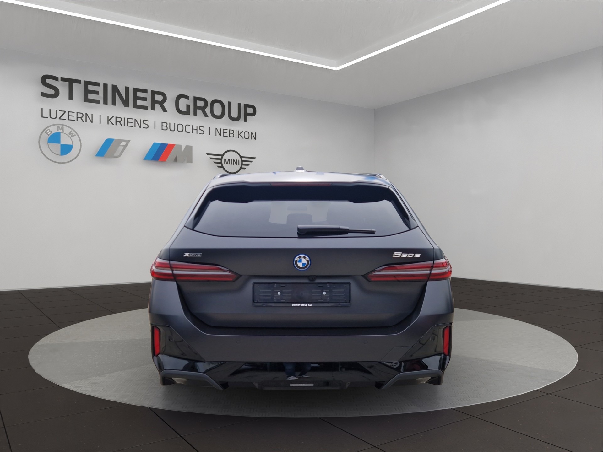 BMW 550e xDrive Touring M Sport Pro Steptronic-image-5