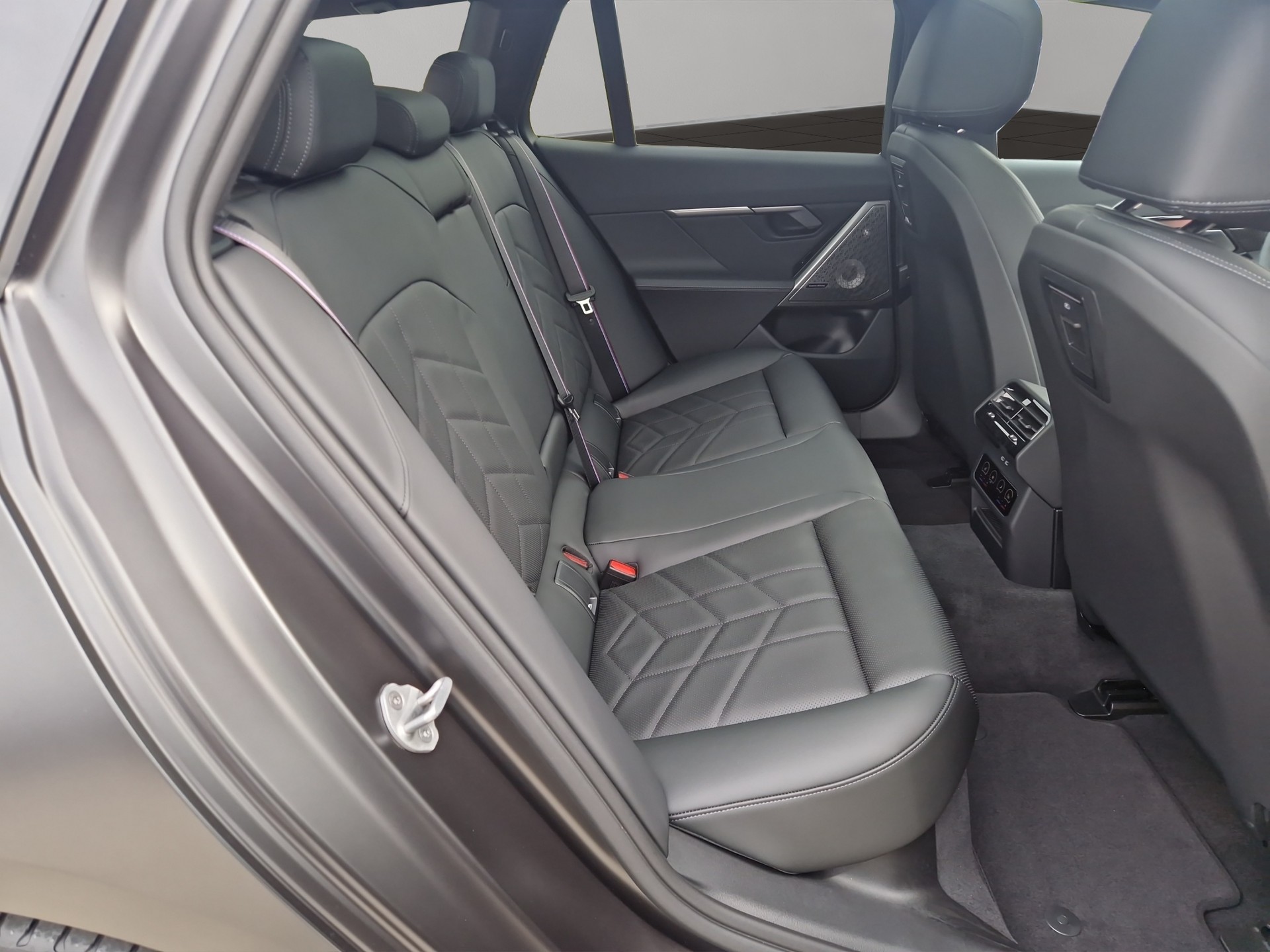 BMW 550e xDrive Touring M Sport Pro Steptronic-image-15