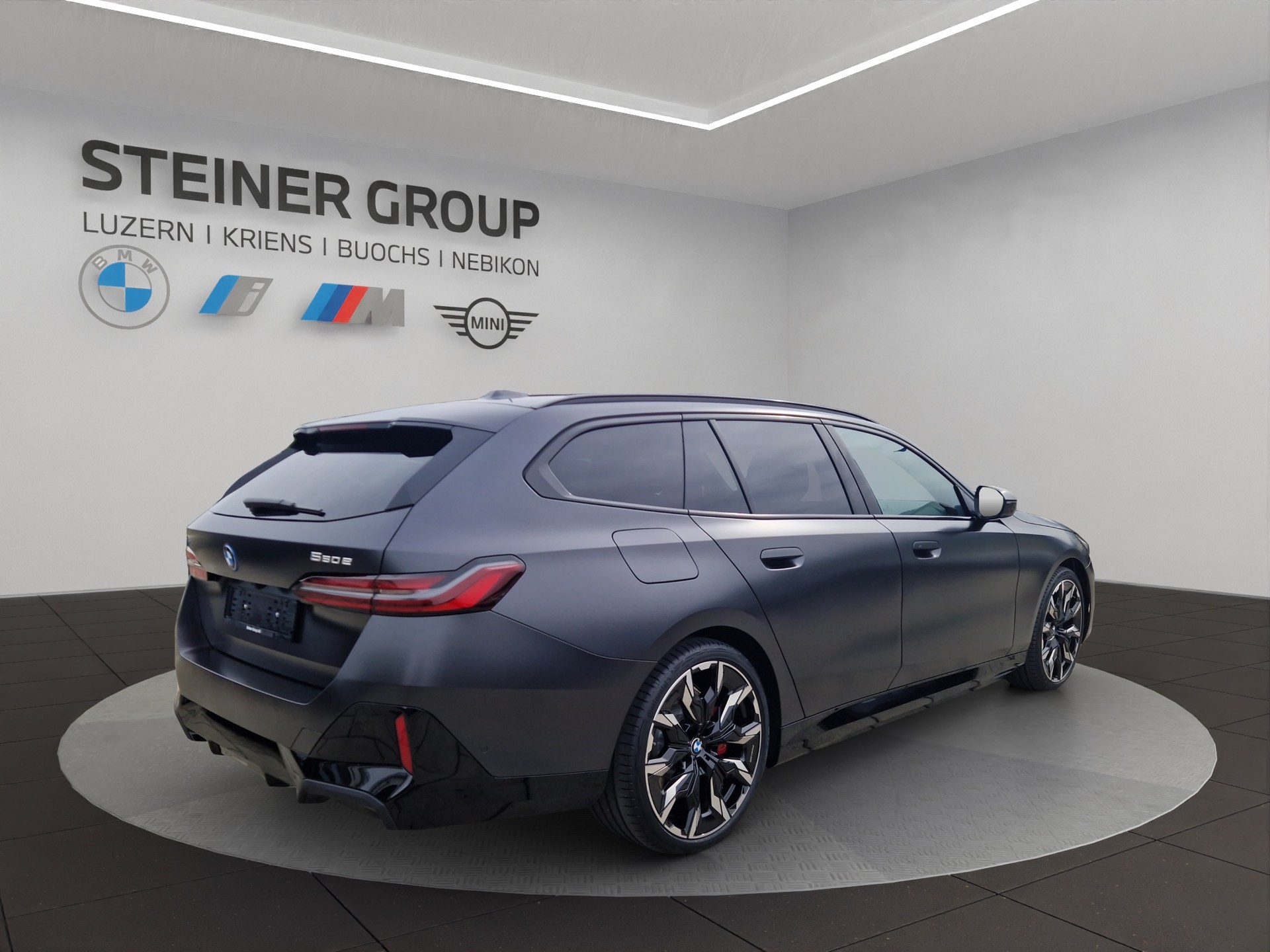 BMW 550e xDrive Touring M Sport Pro Steptronic-image-4