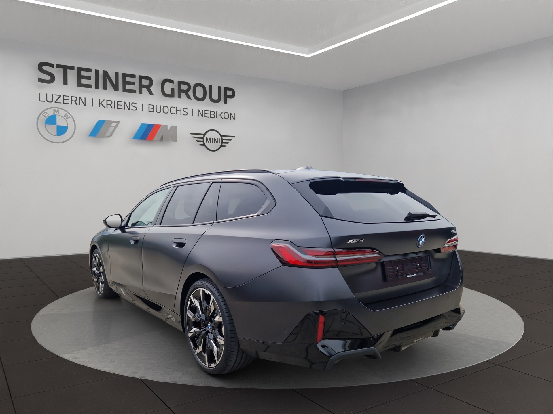BMW 550e xDrive Touring M Sport Pro Steptronic-image-3