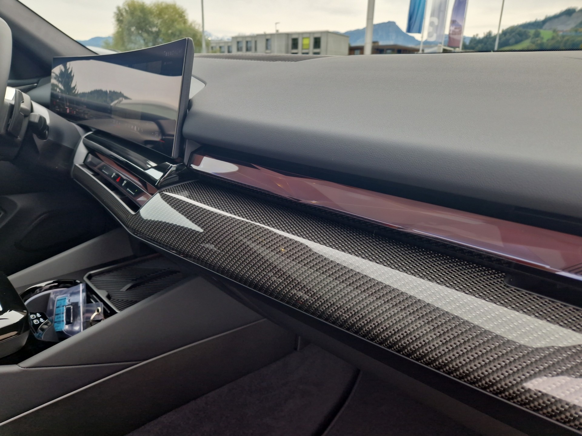 BMW 550e xDrive Touring M Sport Pro Steptronic-image-18
