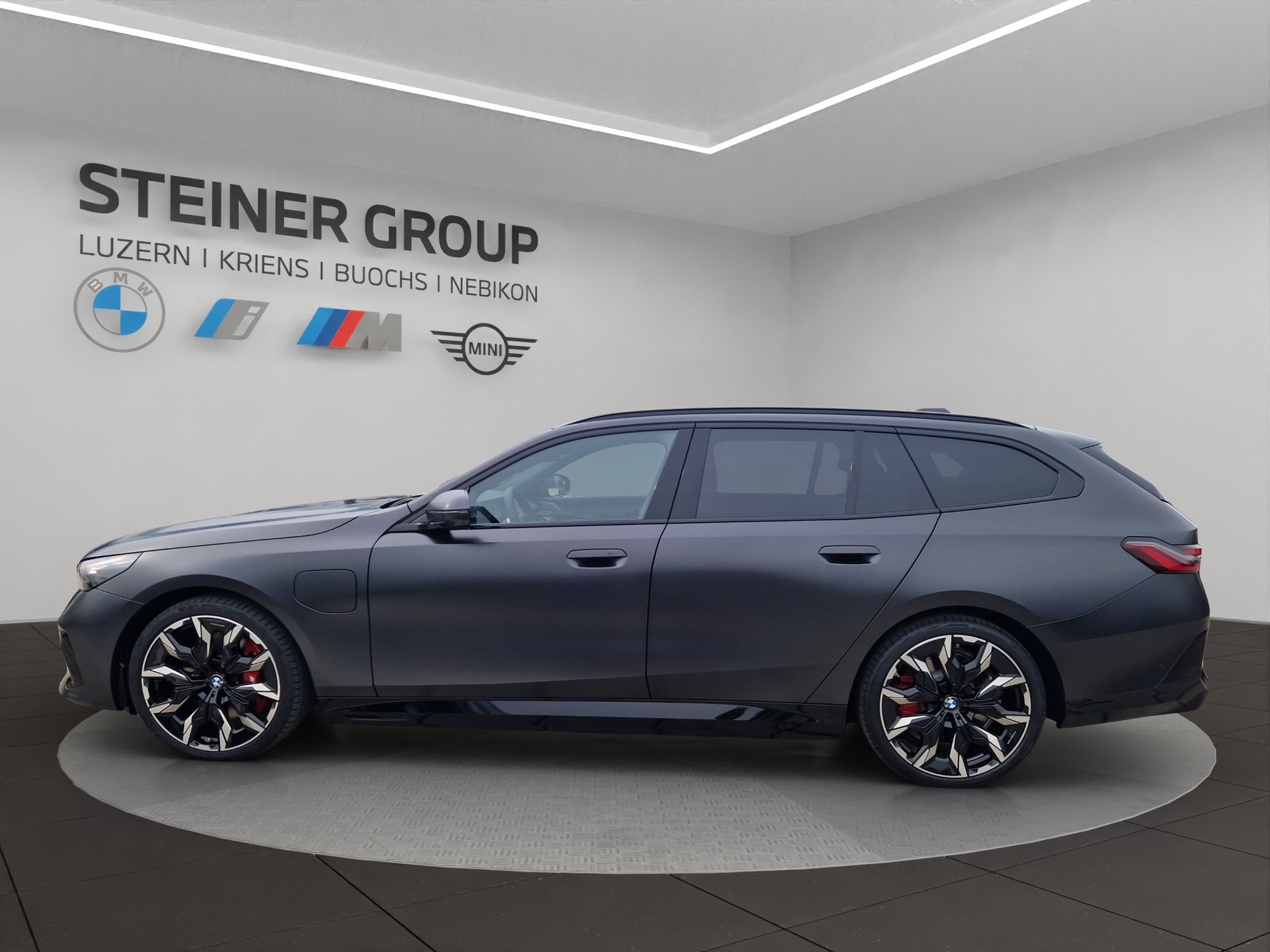 BMW 550e xDrive Touring M Sport Pro Steptronic-image-2