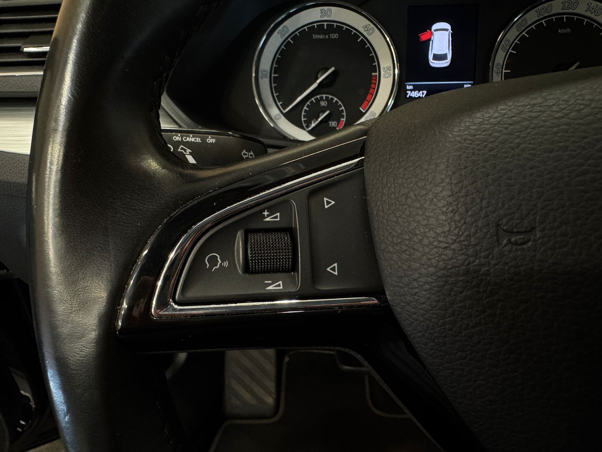 SKODA Superb Combi 1.6 TDI Ambition DSG-image-10