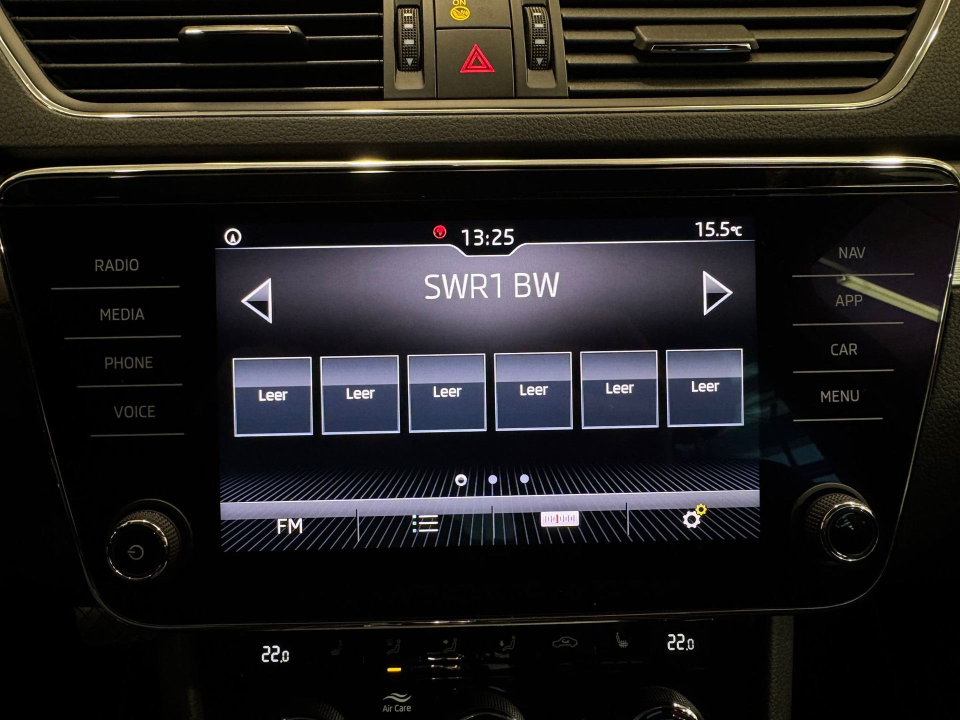 SKODA Superb Combi 1.6 TDI Ambition DSG-image-12