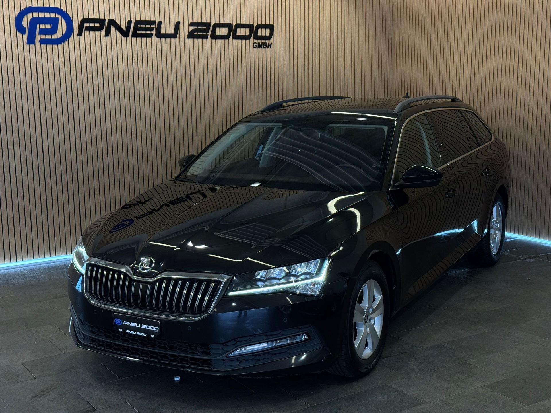 SKODA Superb Combi 1.6 TDI Ambition DSG-image-0