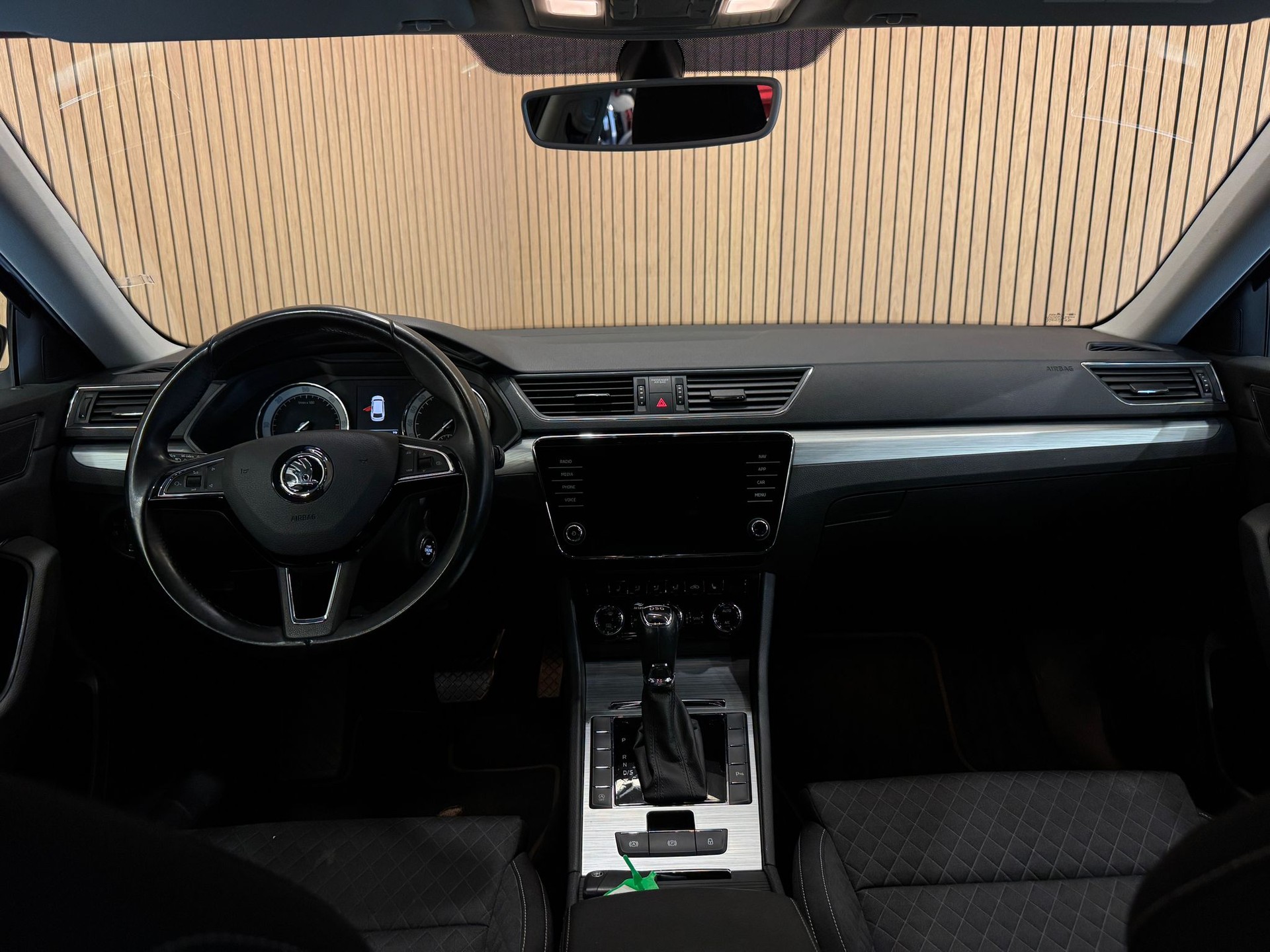 SKODA Superb Combi 1.6 TDI Ambition DSG-image-5