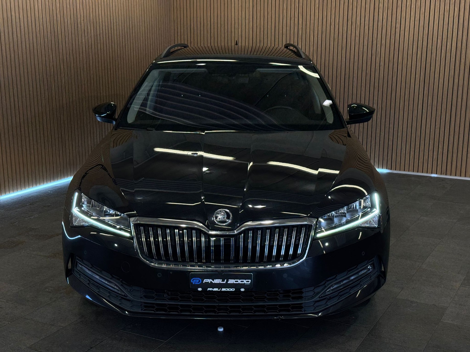 SKODA Superb Combi 1.6 TDI Ambition DSG-image-1