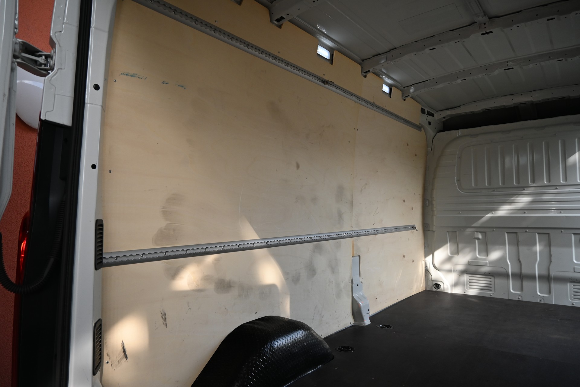 MAXUS Deliver 9 2.0D L3H2 RWD Base-image-4