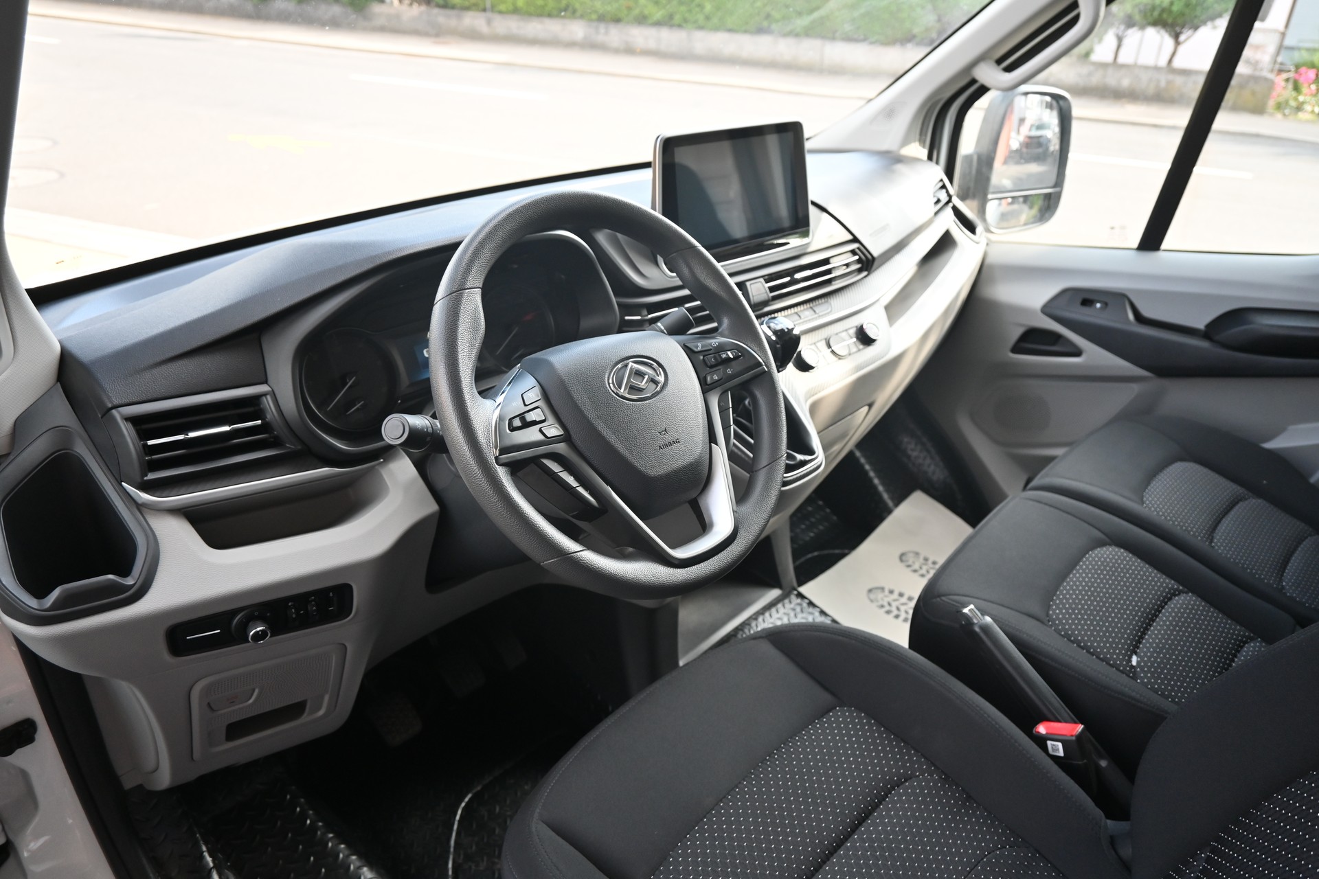 MAXUS Deliver 9 2.0D L3H2 RWD Base-image-7