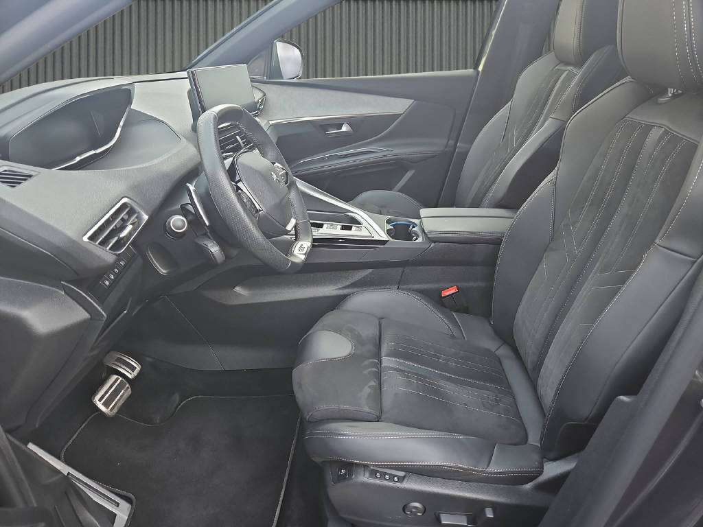 PEUGEOT 3008 Hybrid4 GT 300PS-image-8