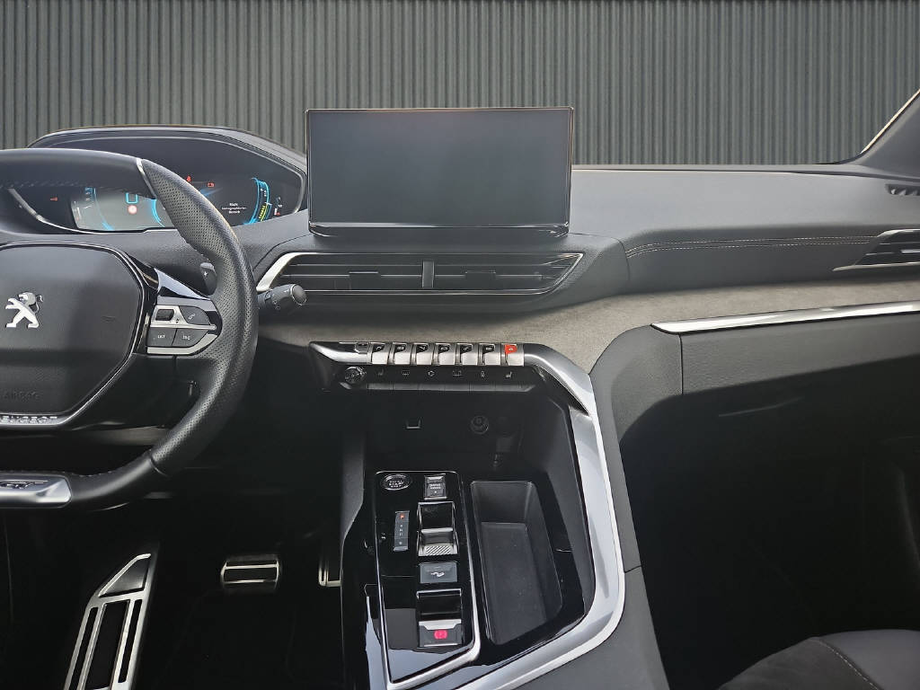 PEUGEOT 3008 Hybrid4 GT 300PS-image-12