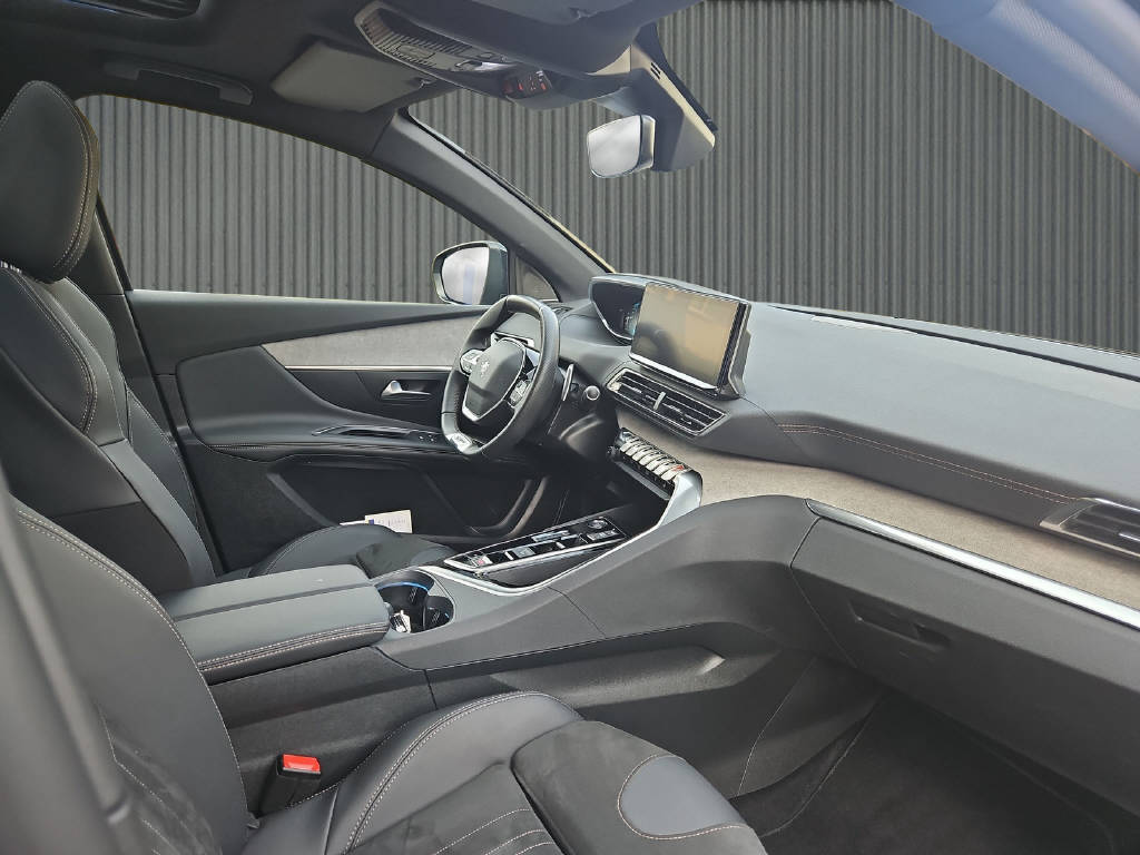 PEUGEOT 3008 Hybrid4 GT 300PS-image-10