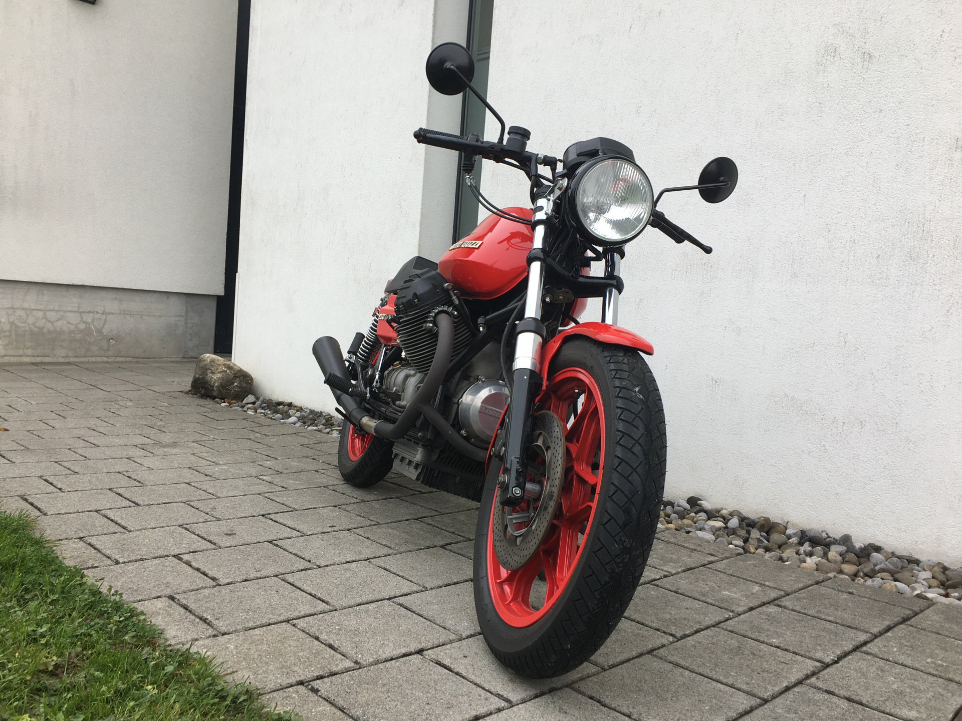 MOTO GUZZI VE 850 Le Mans-showroom-element-1