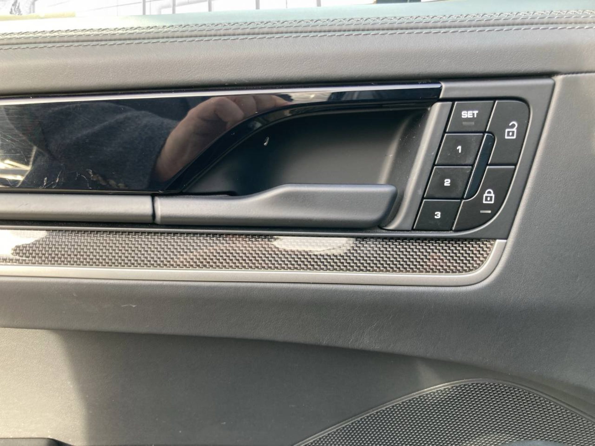 PORSCHE Cayenne E-Hybrid Coupé-image-23
