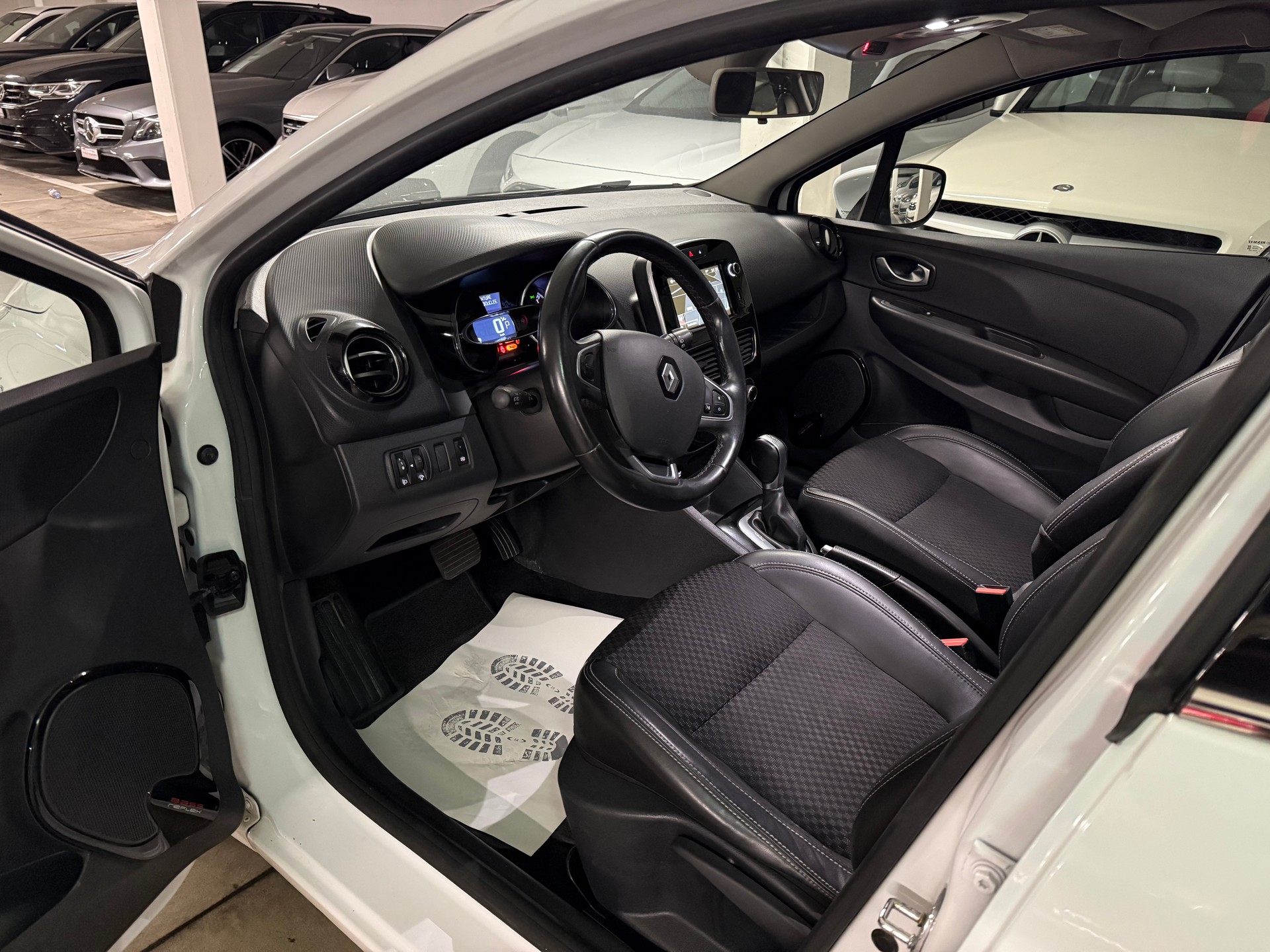 RENAULT Clio Grandtour 1.5 dCi Intens EDC-image-9