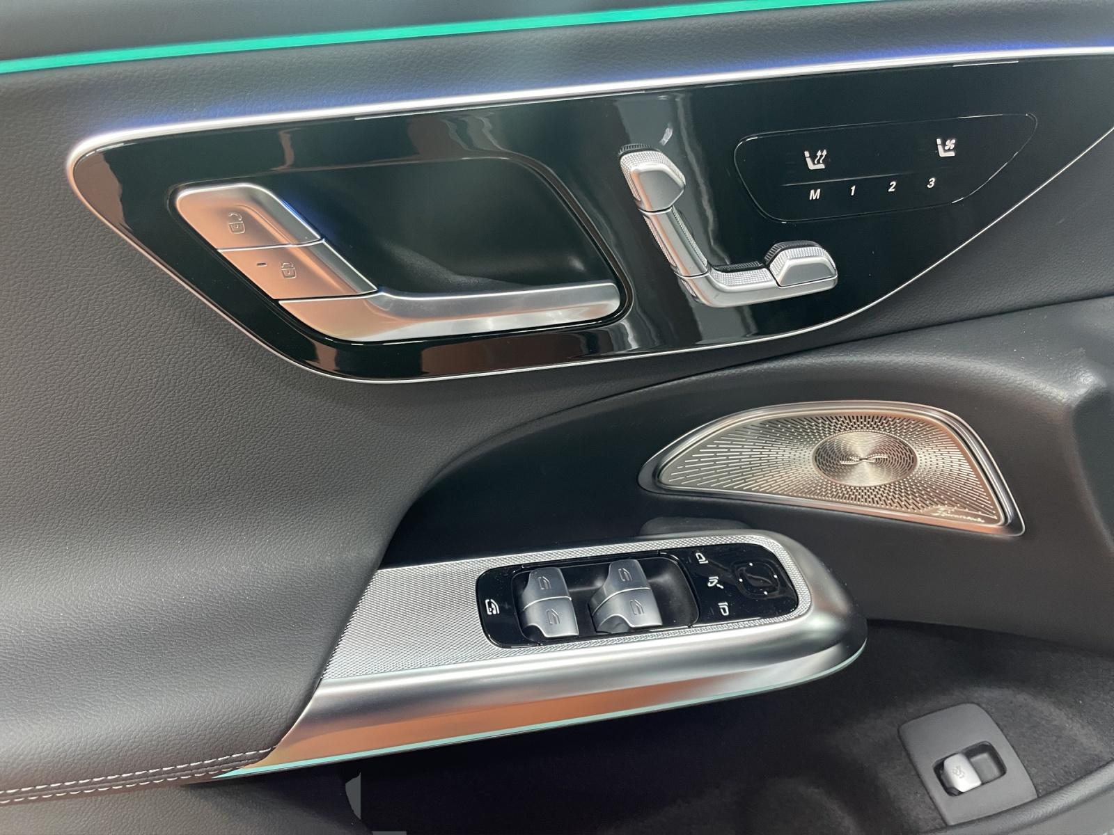 MERCEDES-BENZ E 220 d 4MATIC T-Modell AMG Line-image-6