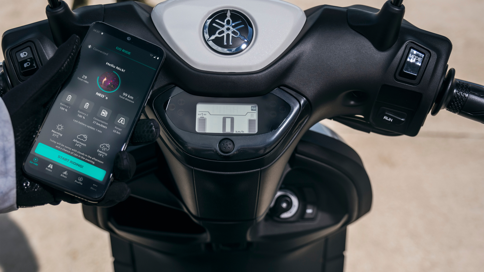 YAMAHA Neo's EV-showroom-element-1